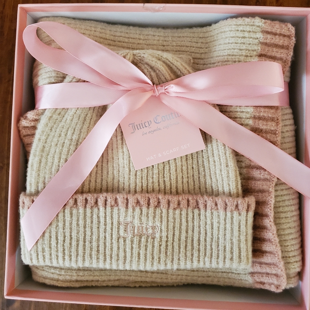 😍NWT Juicy Couture Hat and Scarf Gift Set